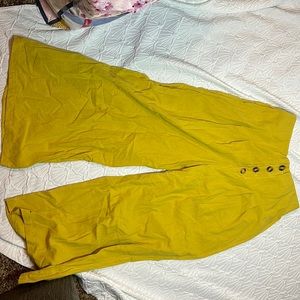 High waisted pants, open legs